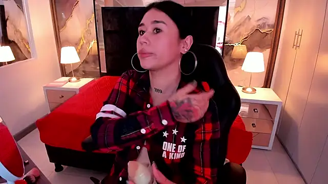 Snapshot of SusanVilla chatting on November 26, 2025, 7:36 pm SusanVilla online show from November 26, 2025, 7:36 pm