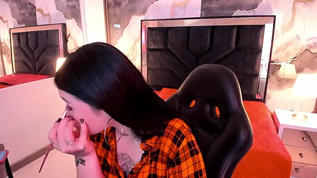 Snapshot of SusanVilla chatting on November 19, 2025, 7:36 pm SusanVilla online show from November 19, 2025, 7:36 pm