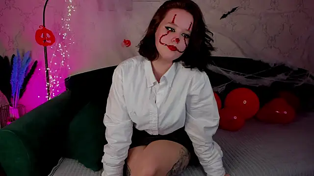 Violet Ferguson online show from November 1, 2025, 5:40 pm