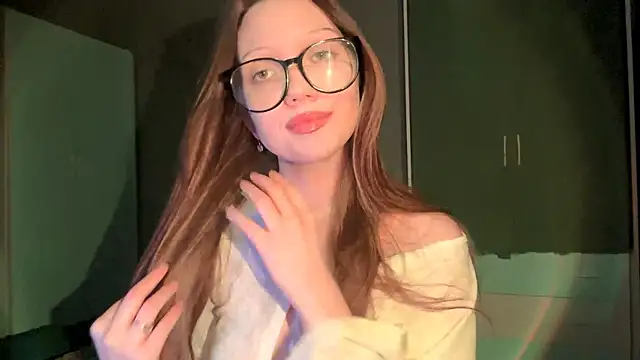 EmiIyKitty online show from November 9, 2025, 6:34 pm