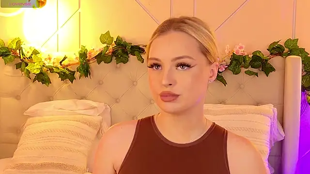 EllyLinn online show from March 23, 2026, 5:02 pm