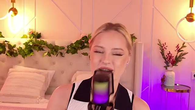 EllyLinn online show from March 17, 2026, 5:16 pm