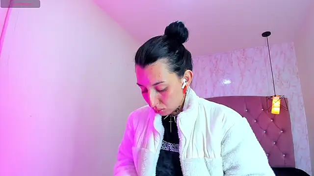 Iris  77 online show from November 17, 2025, 11:47 am