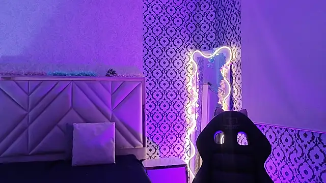 Ixchel tay online show from February 13, 2026, 3:17 am