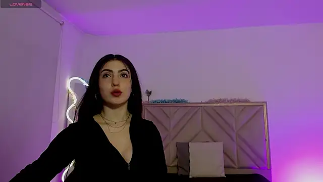 Ixchel tay online show from November 3, 2025, 3:34 am