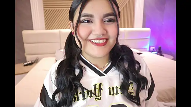 Mianoire  online show from October 4, 2025, 4:36 am