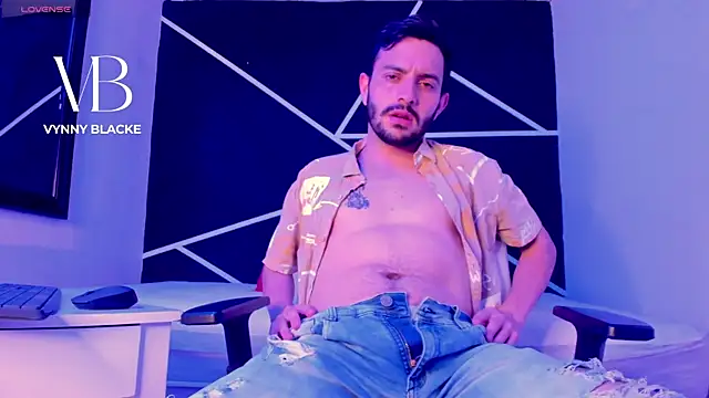 VynnyBlacke  online show from February 10, 2026, 4:11 am