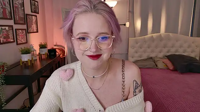 luna son online show from November 21, 2025, 6:12 am