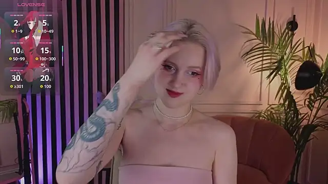 luna son online show from November 23, 2025, 6:01 am