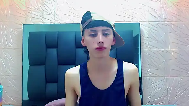 thaigo twink38 online show from November 29, 2025, 5:40 am