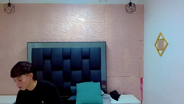 thaigo twink38 online show from February 12, 2026, 6:13 am