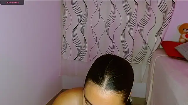 Sofi Booty07 online show from October 16, 2025, 2:31 am
