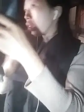 Snapshot of Khanhu_xx chatting on December 19, 2025, 1:31 am Khanhu xx online show from December 19, 2025, 1:31 am