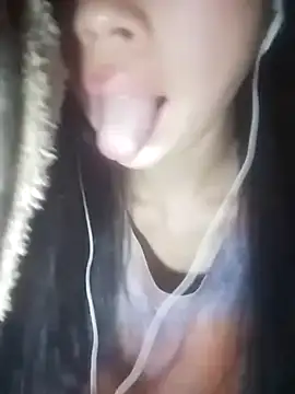 Snapshot of Khanhu_xx chatting on December 14, 2025, 8:14 pm Khanhu xx online show from December 14, 2025, 8:14 pm