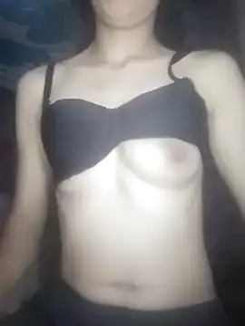 Snapshot of Khanhu_xx chatting on November 17, 2025, 4:05 am Khanhu xx online show from November 17, 2025, 4:05 am