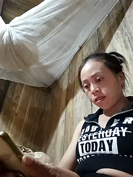 Tuyet xx online show from October 19, 2025, 1:36 pm