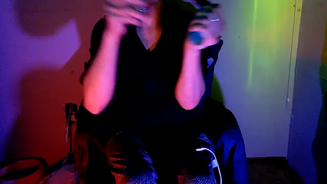 Snapshot of highinhtxx chatting on November 9, 2025, 2:32 pm highinhtxx online show from November 9, 2025, 2:32 pm