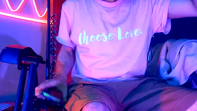 Snapshot of highinhtxx chatting on December 4, 2025, 7:13 pm highinhtxx online show from December 4, 2025, 7:13 pm