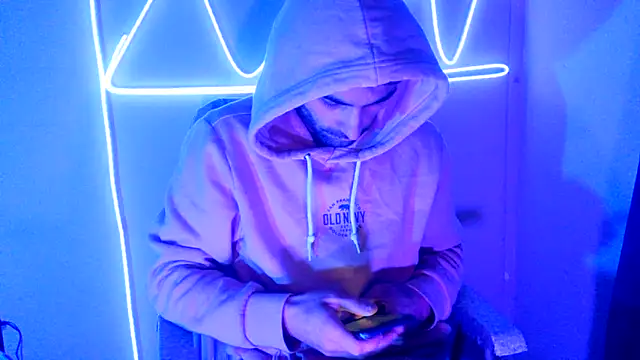 Snapshot of highinhtxx chatting on November 15, 2025, 8:29 am highinhtxx online show from November 15, 2025, 8:29 am