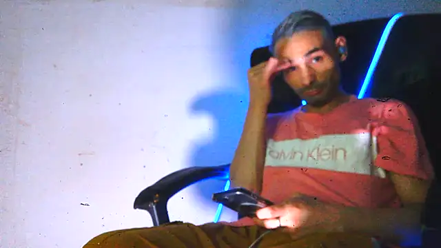 Snapshot of highinhtxx chatting on February 18, 2026, 6:44 am highinhtxx online show from February 18, 2026, 6:44 am