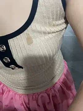 Snapshot of lee_ly chatting on October 28, 2025, 6:45 am lee ly online show from October 28, 2025, 6:45 am