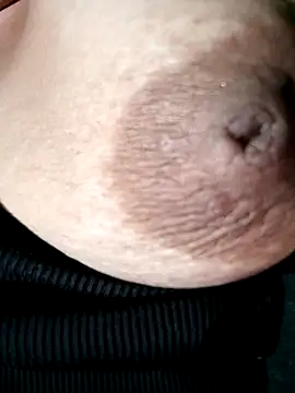 Hotmommax online show from February 2, 2026, 8:41 pm