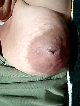 Hotmommax online show from November 2, 2025, 6:24 pm