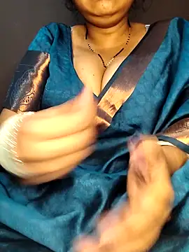 Snapshot of Hot__bhabhi_99 chatting on May 4, 2026, 3:54 am Hot bhabhi 99 online show from May 4, 2026, 3:54 am