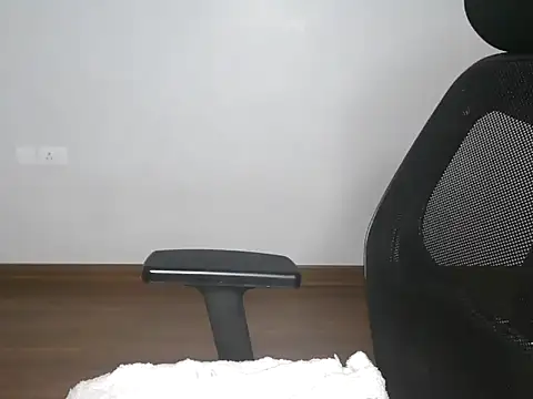 mooonlightbaby online show from December 21, 2025, 3:47 pm