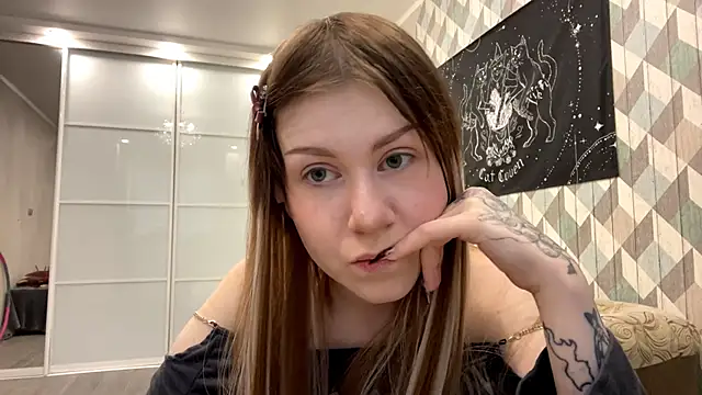 RebelKitsune online show from October 31, 2025, 5:15 am