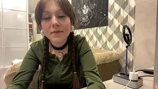 RebelKitsune online show from October 12, 2025, 6:31 pm