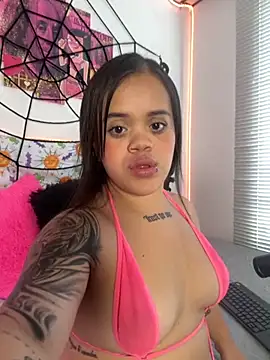 Snapshot of Sussyroxxx chatting on October 26, 2025, 5:35 pm Sussyroxxx online show from October 26, 2025, 5:35 pm