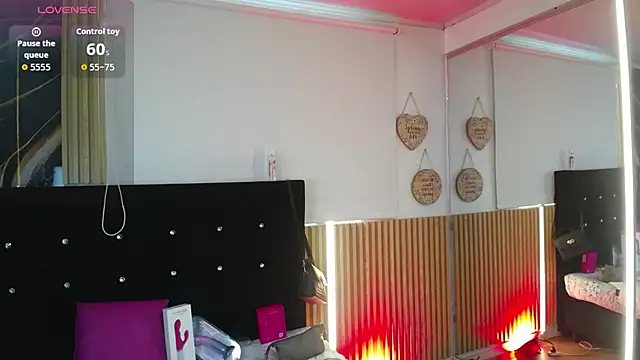 chloe  Jones  online show from April 10, 2026, 1:07 pm