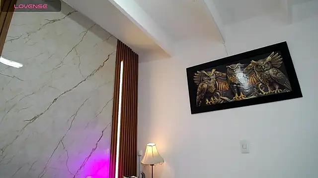 chloe  Jones  online show from October 17, 2025, 1:13 pm