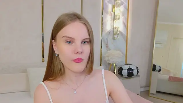 Lili Lohan online show from July 11, 2026, 5:08 am