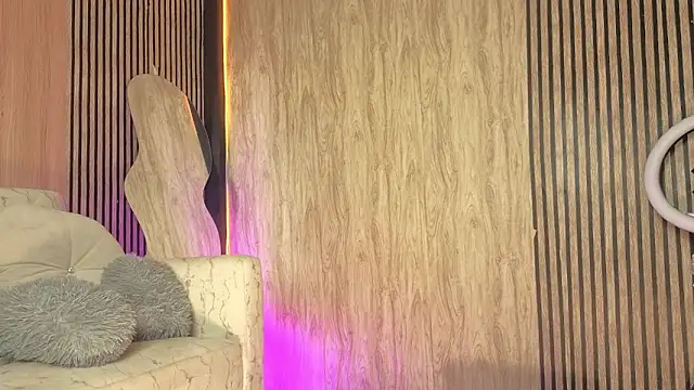 Lilieth Hot  online show from February 7, 2026, 9:45 pm