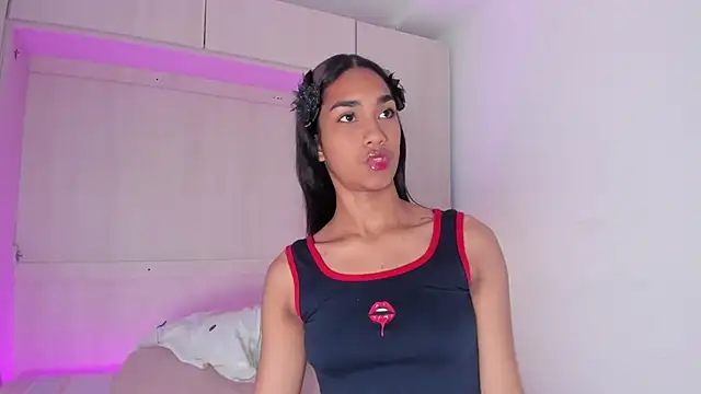 AnahiCollins online show from November 25, 2025, 11:32 am