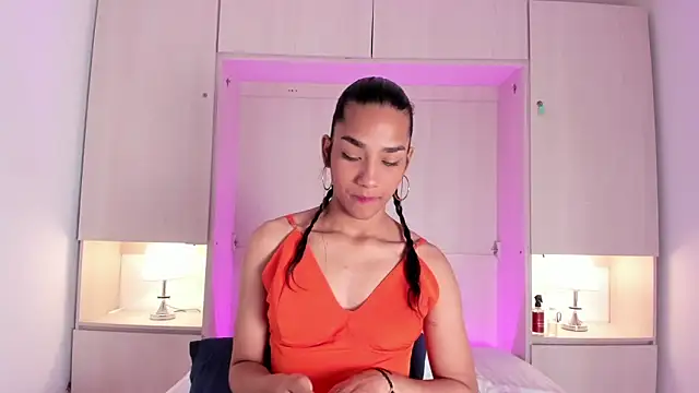 AnahiCollins online show from November 21, 2025, 11:42 am