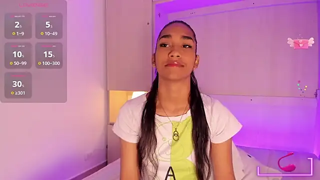 AnahiCollins online show from November 4, 2025, 11:36 am