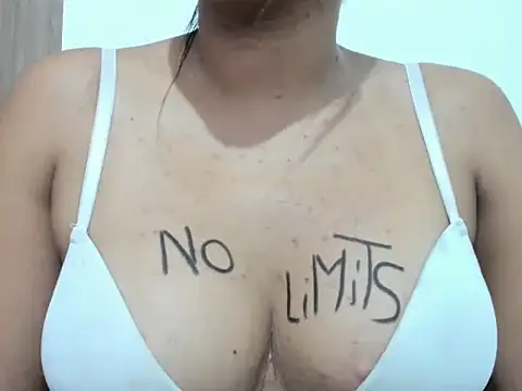 Valentinahot7 online show from October 2, 2025, 7:06 pm