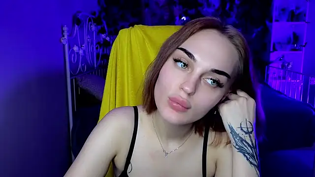 Snapshot of emlymur chatting on November 1, 2025, 3:50 pm emlymur online show from November 1, 2025, 3:50 pm