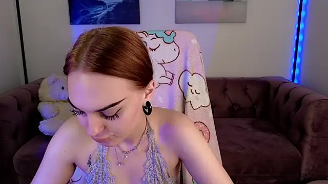 Snapshot of emlymur chatting on October 1, 2025, 2:43 pm emlymur online show from October 1, 2025, 2:43 pm