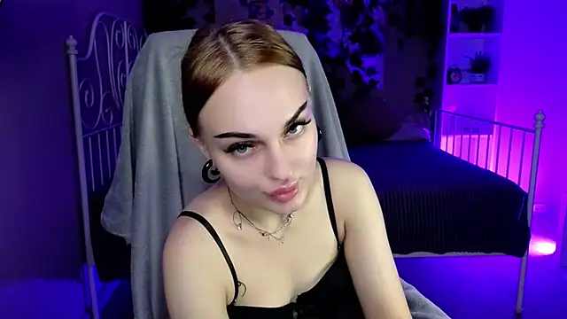 Snapshot of emlymur chatting on October 17, 2025, 10:29 am emlymur online show from October 17, 2025, 10:29 am