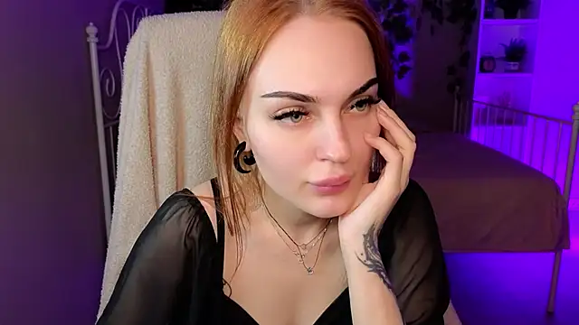 Snapshot of emlymur chatting on October 15, 2025, 3:20 pm emlymur online show from October 15, 2025, 3:20 pm