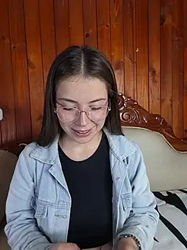 EmmaValencia  online show from January 12, 2026, 4:41 am