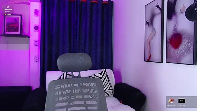  evee  online show from December 19, 2025, 10:12 pm