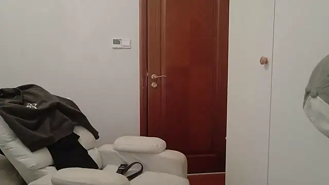 hangzi-0011 online show from October 13, 2025, 10:17 am