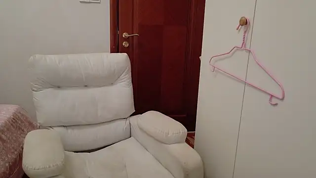 hangzi-0011 online show from November 5, 2025, 1:47 pm