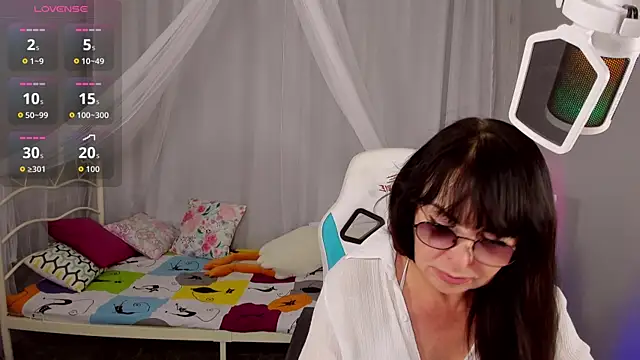 LindaRomero online show from September 28, 2025, 3:30 pm