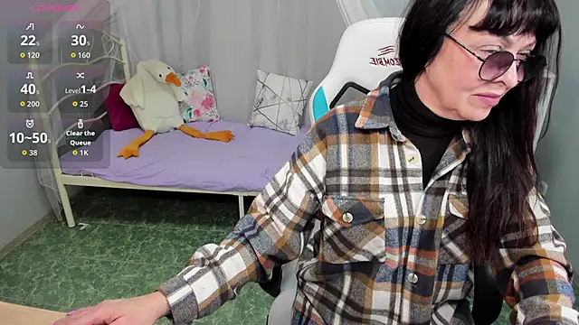 LindaRomero online show from November 16, 2025, 9:36 am